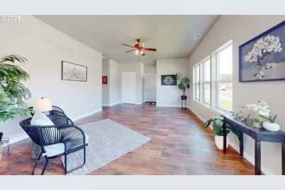 821 SE 9th Dr, Hermiston, OR 97838 - Photo 5