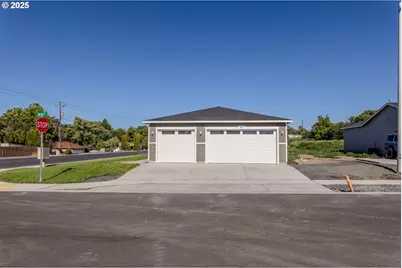 821 SE 9th Dr, Hermiston, OR 97838 - Photo 3