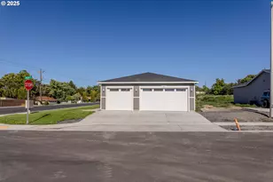 821 SE 9th Dr, Hermiston, OR 97838 - Photo 3