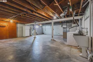 8040 SW Capitol Hill Rd, Portland, OR 97219 - Photo 17