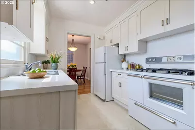 8040 SW Capitol Hill Rd, Portland, OR 97219 - Photo 7