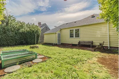 8040 SW Capitol Hill Rd, Portland, OR 97219 - Photo 21