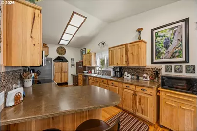 737 Pinecrest Dr, Grants Pass, OR 97526 - Photo 13