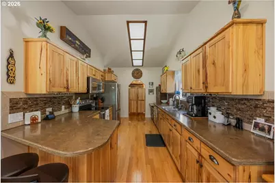 737 Pinecrest Dr, Grants Pass, OR 97526 - Photo 11