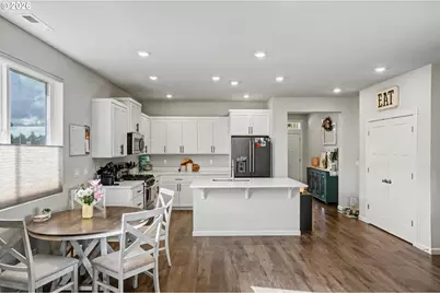 215 Walnut St, Mount Angel, OR 97362 - Photo 13