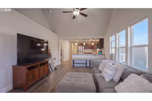 328 9th Ave, Sweet Home, OR 97386 - Photo 3