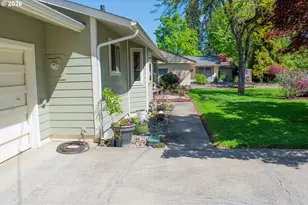 322 W Hickory St, Roseburg, OR 97471 - Photo 5