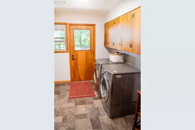 322 W Hickory St, Roseburg, OR 97471 - Photo 25