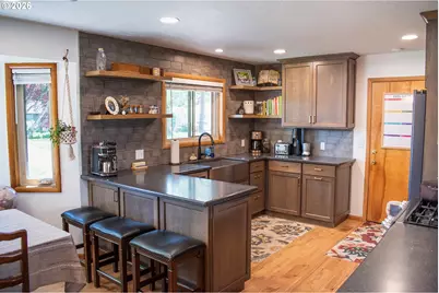 322 W Hickory St, Roseburg, OR 97471 - Photo 7