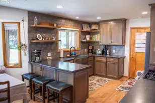 322 W Hickory St, Roseburg, OR 97471 - Photo 7