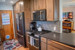 322 W Hickory St, Roseburg, OR 97471 - Photo 9