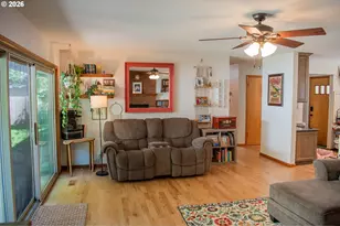 322 W Hickory St, Roseburg, OR 97471 - Photo 13