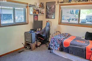 322 W Hickory St, Roseburg, OR 97471 - Photo 21