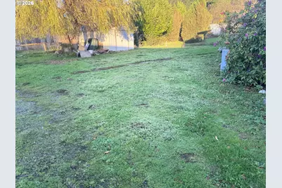 684 E 10th St, Coquille, OR 97423 - Photo 19