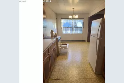 684 E 10th St, Coquille, OR 97423 - Photo 5
