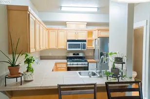 2092 SW Thomas Pl, Gresham, OR 97080 - Photo 9