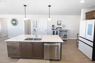 2278 NE 6th St, Hermiston, OR 97838 - Photo 3