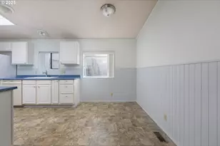 211 NE 70th St, Newport, OR 97365 - Photo 7