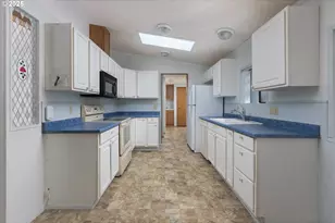 211 NE 70th St, Newport, OR 97365 - Photo 5