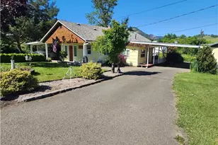 795 E St, Riddle, OR 97469 - Photo 1