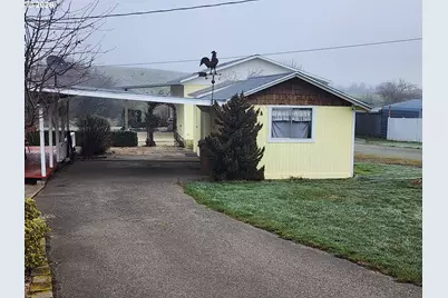 795 E St, Riddle, OR 97469 - Photo 3