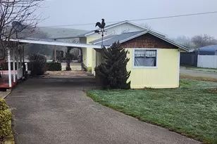 795 E St, Riddle, OR 97469 - Photo 3