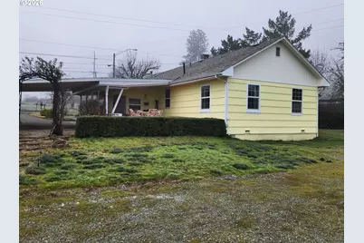 795 E St, Riddle, OR 97469 - Photo 7