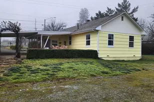 795 E St, Riddle, OR 97469 - Photo 7