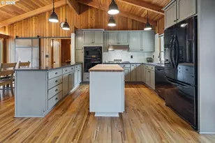 19022 Old River Dr, West Linn, OR 97068 - Photo 7