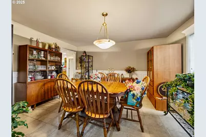 821 E 7th St, Molalla, OR 97038 - Photo 21