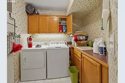 821 E 7th St, Molalla, OR 97038 - Photo 25