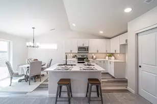 5193 Holly St, Springfield, OR 97478 - Photo 3