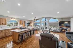 1213 Acacia Ave, Garibaldi, OR 97118 - Photo 3