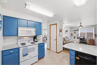 842 29th Ave, Sweet Home, OR 97386 - Photo 13