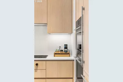 550 SW 10th Ave #3003, Portland, OR 97205 - Photo 9