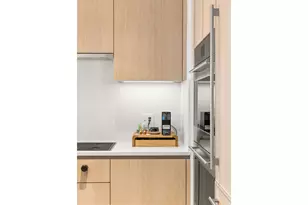 550 SW 10th Ave, Portland, OR 97205 - Photo 9