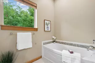 5123 S Corbett Ave, Portland, OR 97239 - Photo 21