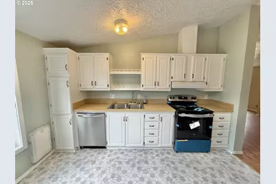 1282 E 3rd St #37, Lafayette, OR 97127 - Photo 9