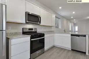 1385 Owl Ave, Woodburn, OR 97071 - Photo 7