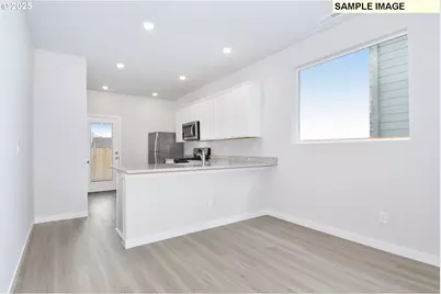 1385 Owl Ave, Woodburn, OR 97071 - Photo 5