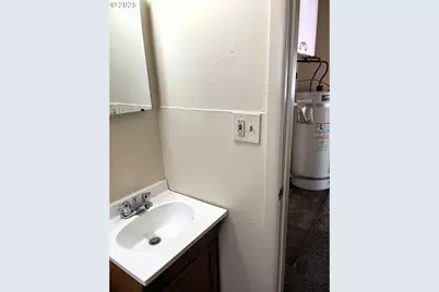 407 NE Waite St, Myrtle Creek, OR 97457 - Photo 27