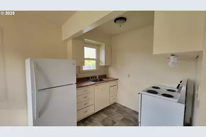 407 NE Waite St, Myrtle Creek, OR 97457 - Photo 9