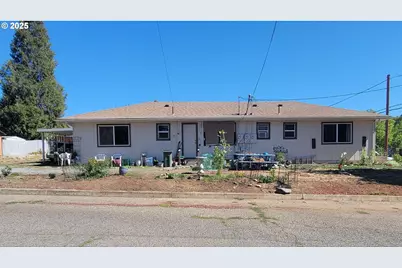 407 NE Waite St, Myrtle Creek, OR 97457 - Photo 1