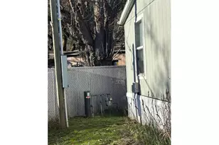 10901 SE Powell Blvd, Portland, OR 97266 - Photo 17