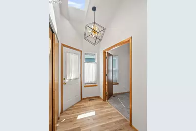 727 NE Dallas St, Camas, WA 98607 - Photo 5