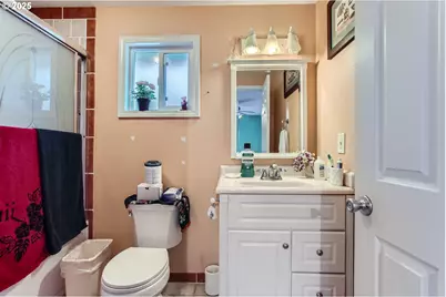 9042 N Chautauqua Pl, Portland, OR 97217 - Photo 19