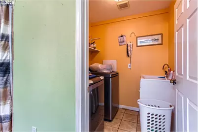 9042 N Chautauqua Pl, Portland, OR 97217 - Photo 25