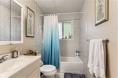 9042 N Chautauqua Pl, Portland, OR 97217 - Photo 23