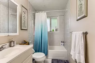 9042 N Chautauqua Pl, Portland, OR 97217 - Photo 23