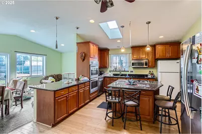 9042 N Chautauqua Pl, Portland, OR 97217 - Photo 9